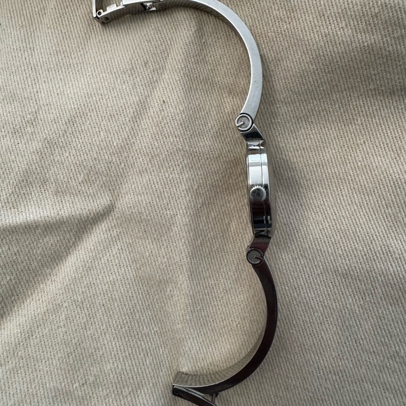 Gucci Stainless Steel Watch w/ Diamond - Picture 4 of 6